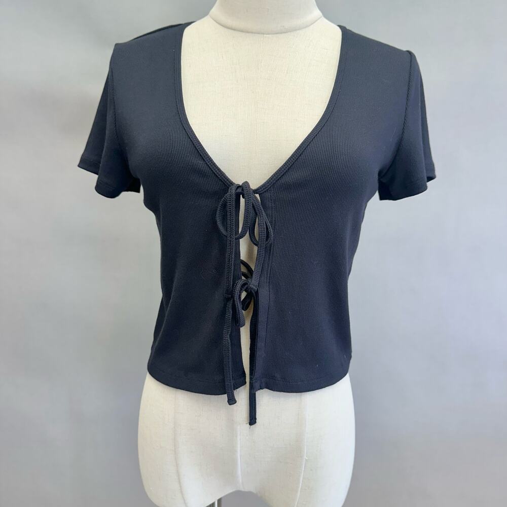 Aritzia Wilfred Free “only tie-front tee” in black size Medium ribbed open front